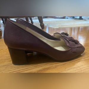 Size 6.5 burgundy nine west shoes